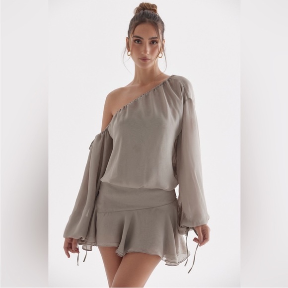 HOUSE OF CB 'Wilhelmina' Ash Green Off Shoulder Dress NWT - Picture 4 of 11